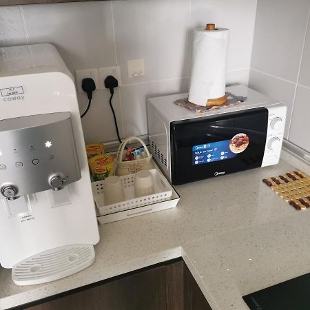 Free Netflix! Zas Suite At Troika Residence, Kb كوتا بْهارو المظهر الخارجي الصورة