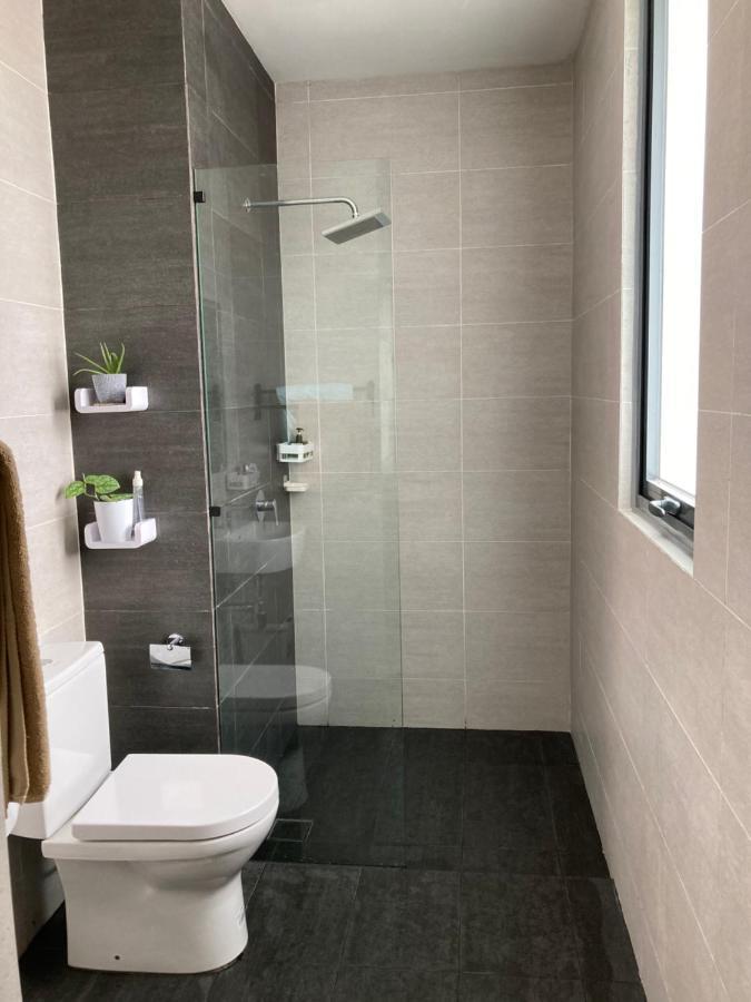 Free Netflix! Zas Suite At Troika Residence, Kb كوتا بْهارو المظهر الخارجي الصورة