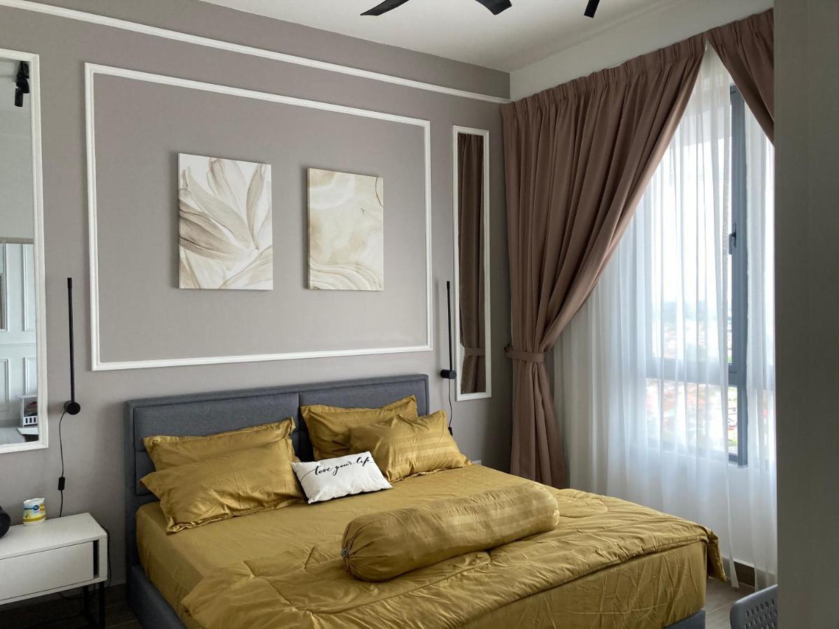 Free Netflix! Zas Suite At Troika Residence, Kb كوتا بْهارو المظهر الخارجي الصورة