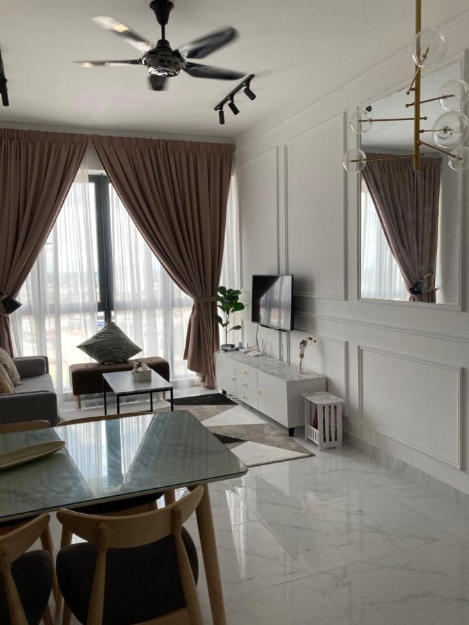 Free Netflix! Zas Suite At Troika Residence, Kb كوتا بْهارو المظهر الخارجي الصورة