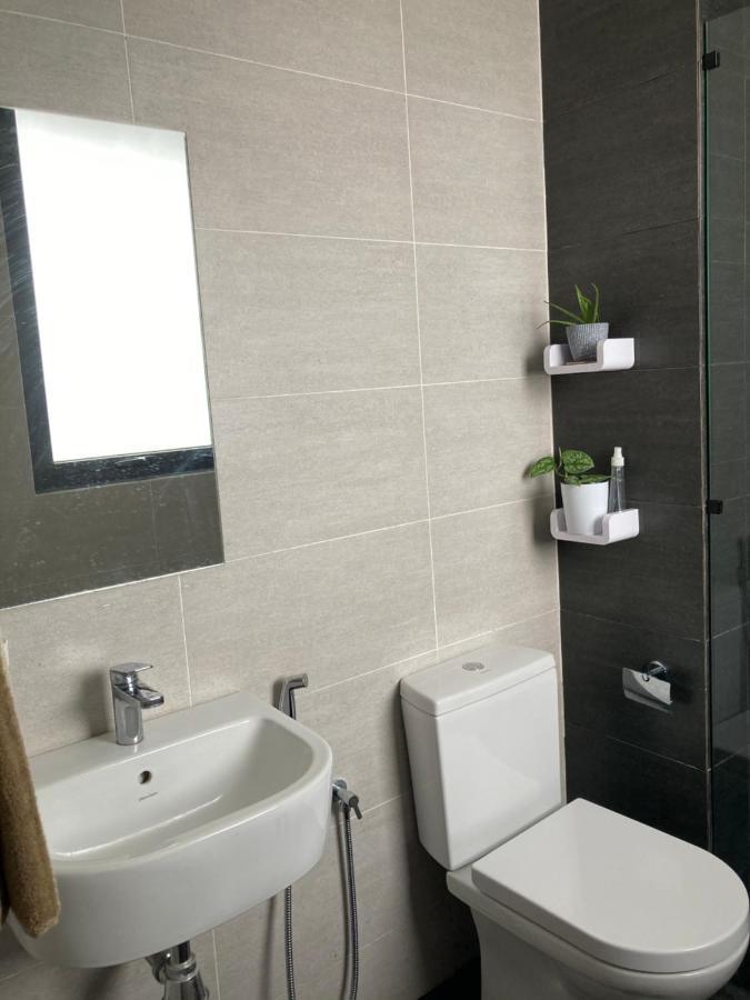 Free Netflix! Zas Suite At Troika Residence, Kb كوتا بْهارو المظهر الخارجي الصورة