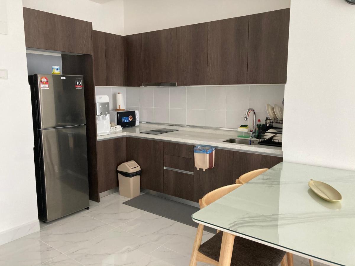 Free Netflix! Zas Suite At Troika Residence, Kb كوتا بْهارو المظهر الخارجي الصورة