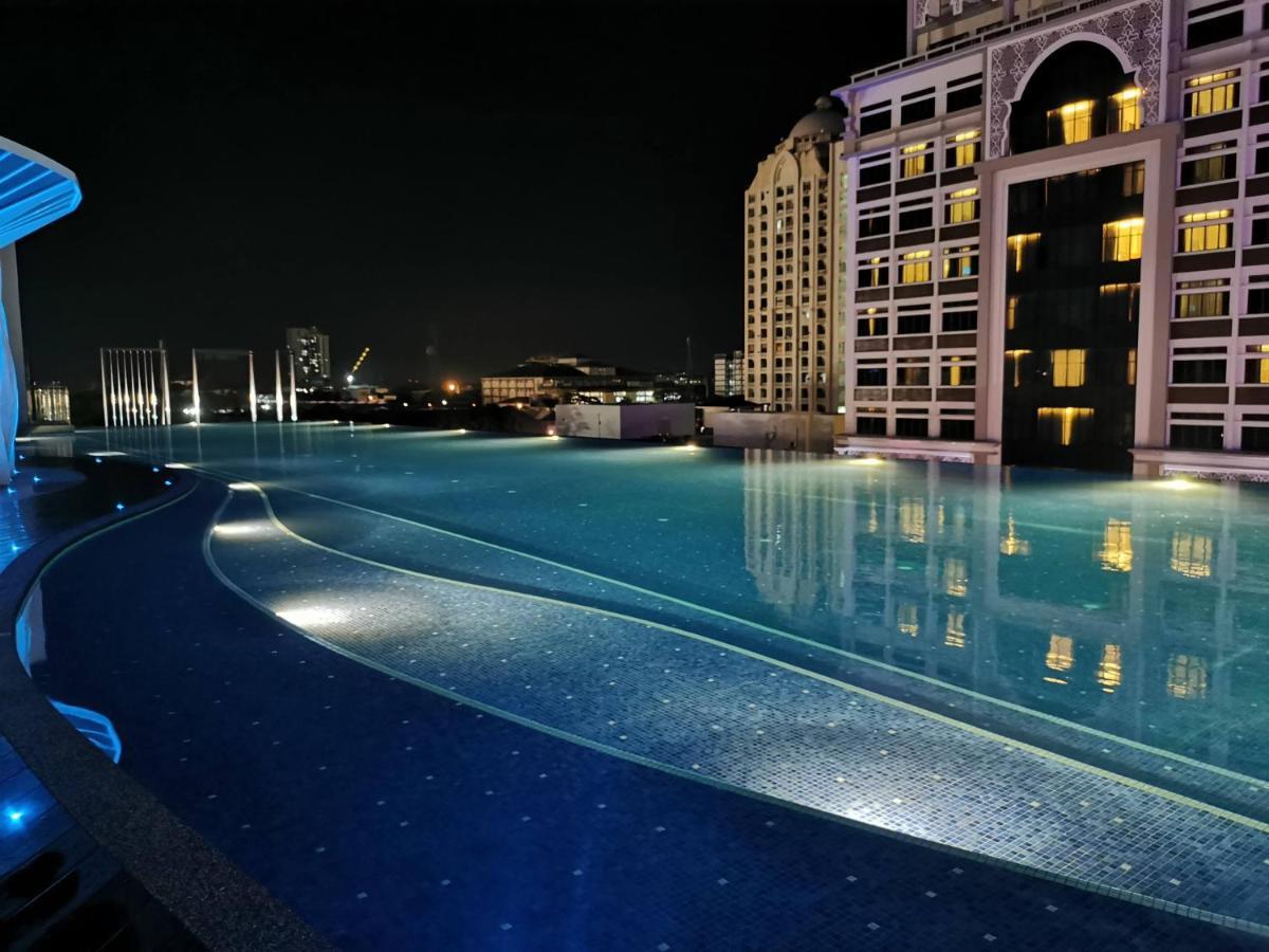 Free Netflix! Zas Suite At Troika Residence, Kb كوتا بْهارو المظهر الخارجي الصورة