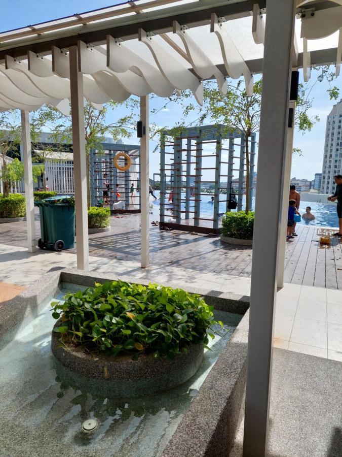 Free Netflix! Zas Suite At Troika Residence, Kb كوتا بْهارو المظهر الخارجي الصورة